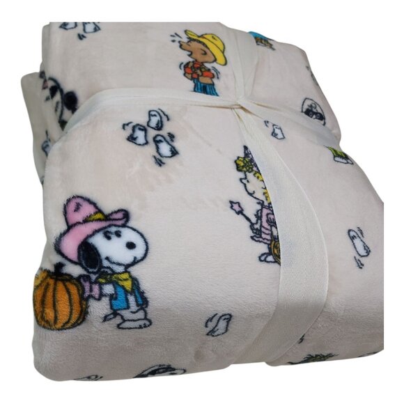 Peanuts VelvetLoft Halloween Snoopy Twin Blanket 60x90" Pumpkin By Berkshire - Picture 6 of 10